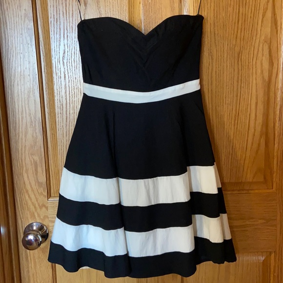Point Dresses & Skirts - Black and White strapless dress. Super cute